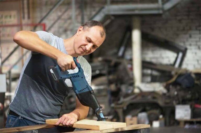 How to Cut Straight With a Reciprocating Saw Saw Features