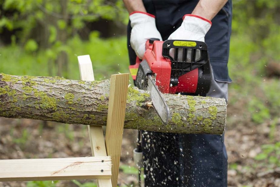 How To Cut Firewood Efficiently